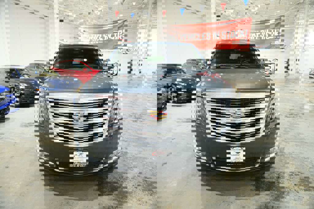 Used 2020 Cadillac Escalade ESV Platinum AWD/4WD image 3