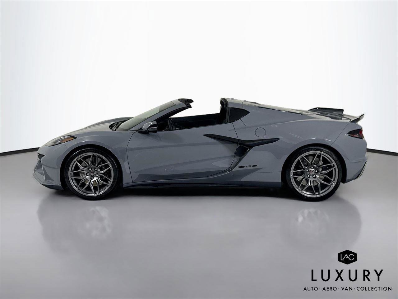 Used 2025 Chevrolet Corvette Z06 RWD image 9