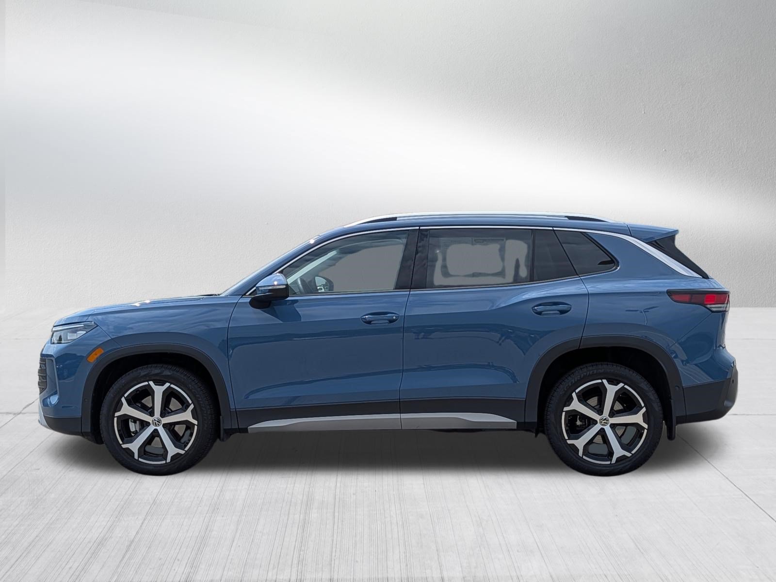Certified 2026 Volkswagen Tiguan SE AWD/4WD image 4