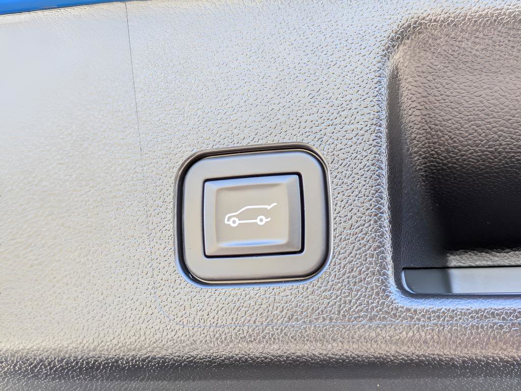 Used 2025 Chevrolet Equinox EV RS FWD image 13