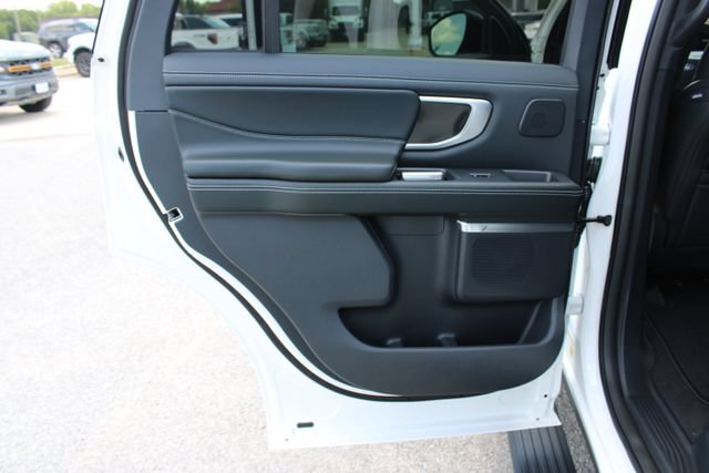 New 2027 Ford Expedition Platinum w/ Stealth Performance Package AWD/4WD image 8