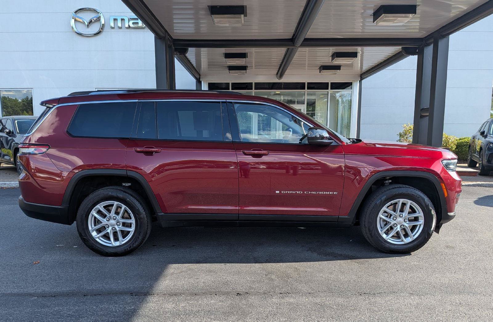 Used 2022 Jeep Grand Cherokee L Laredo w/ Luxury Tech Group I AWD/4WD image 6