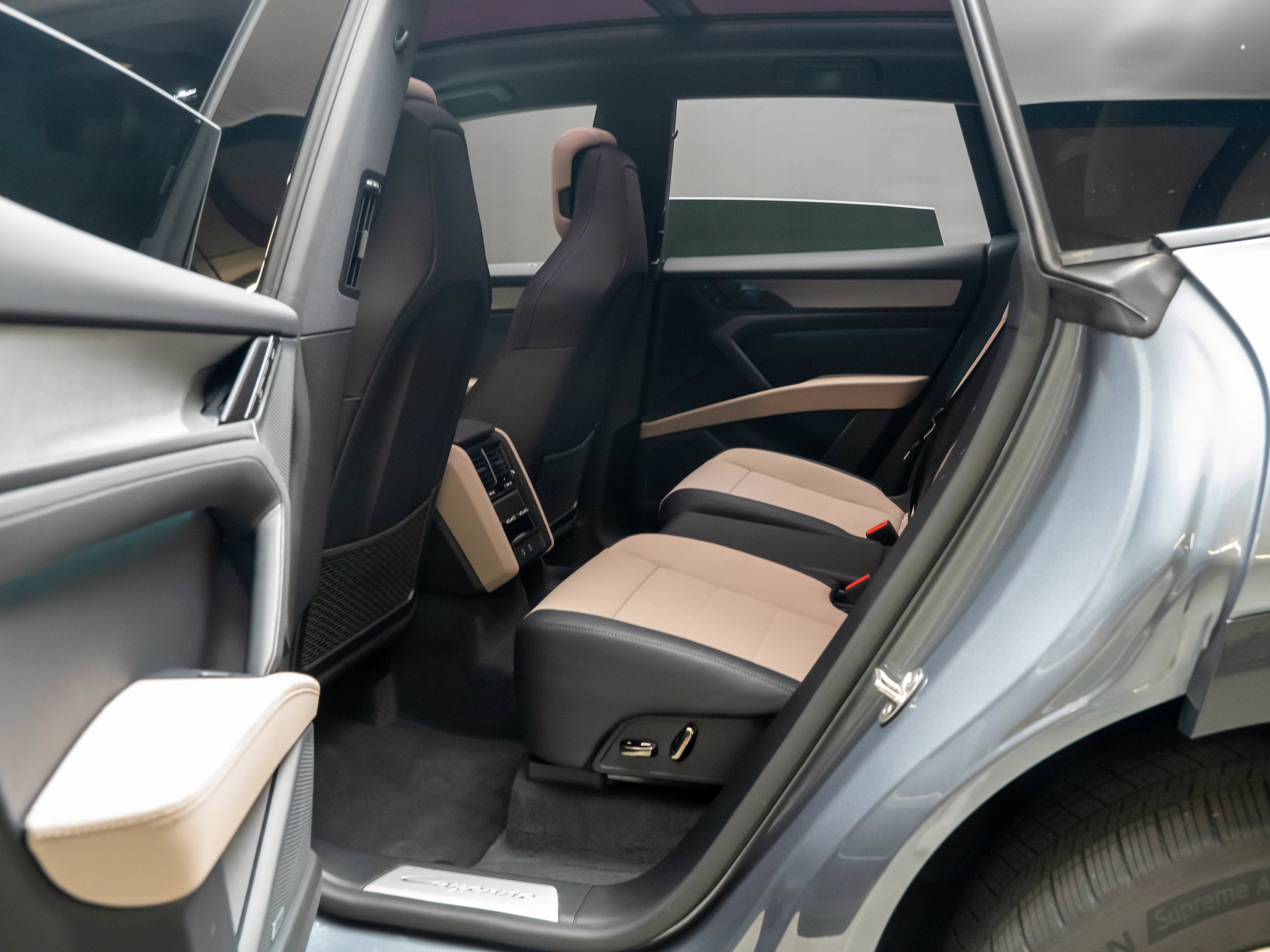 New 2026 Porsche Cayenne Electric AWD/4WD image 32