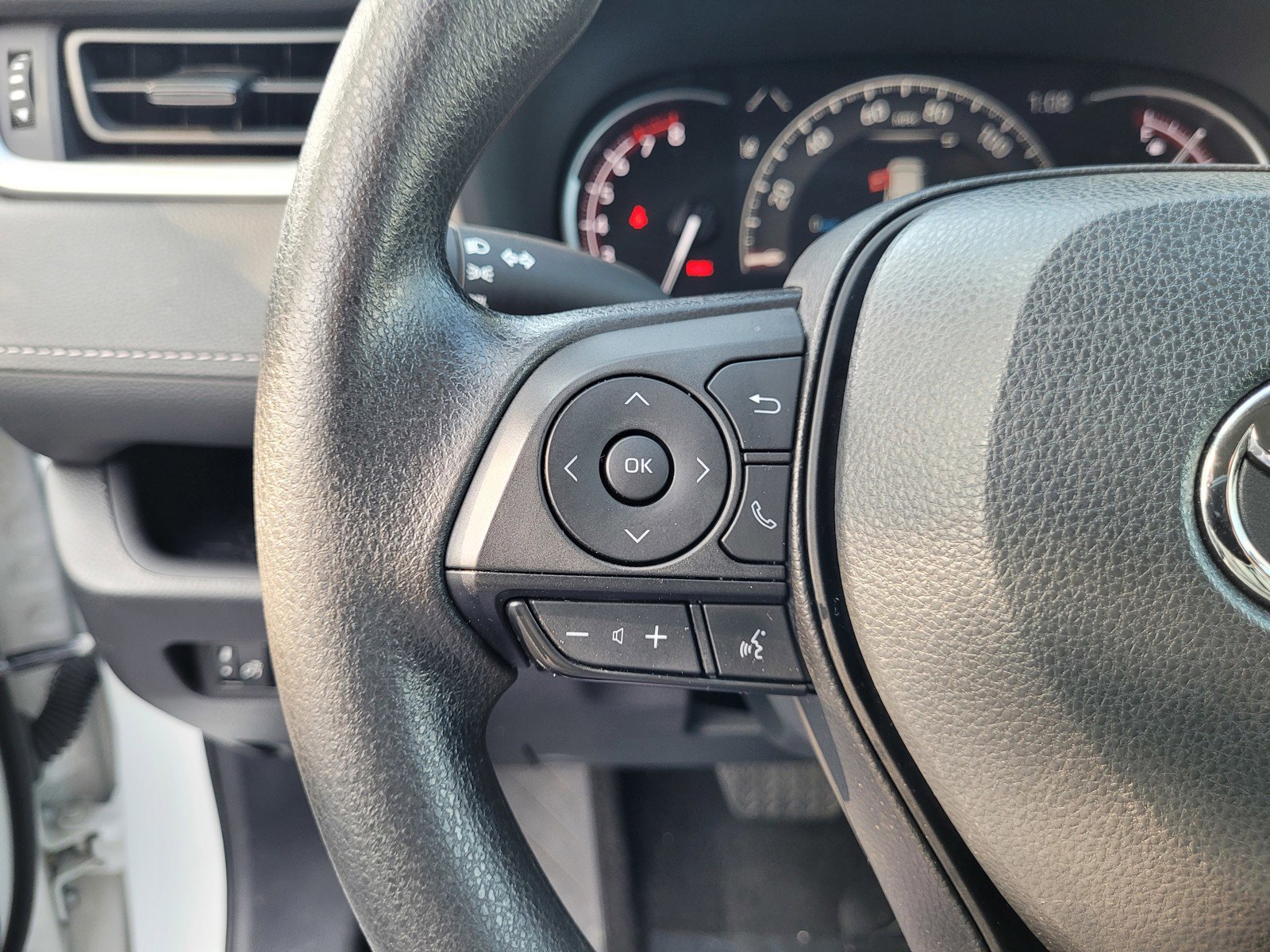 Used 2024 Toyota RAV4 LE image 22