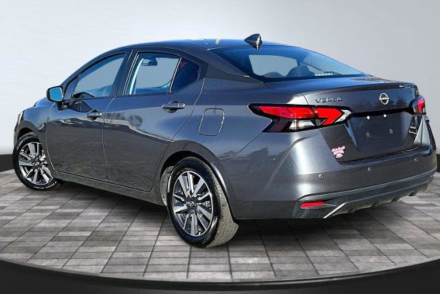 Used 2023 Nissan Versa SV image 2