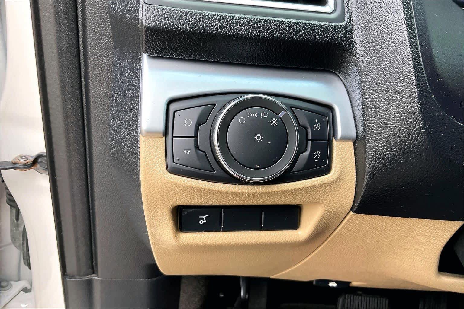 Used 2017 Ford Explorer Limited w/ Equipment Group 301A FWD image 15