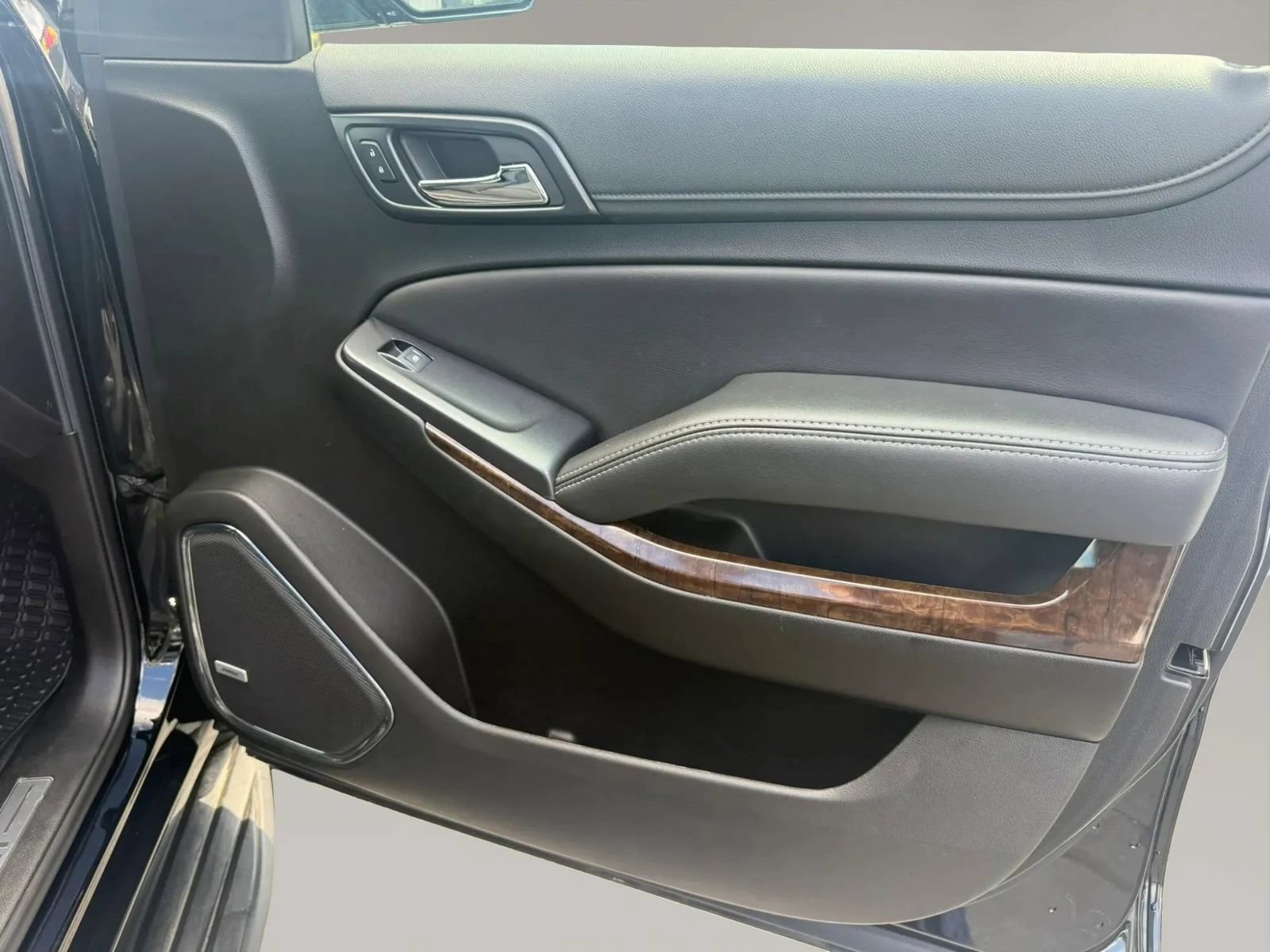 Used 2019 Chevrolet Suburban LT AWD/4WD image 46