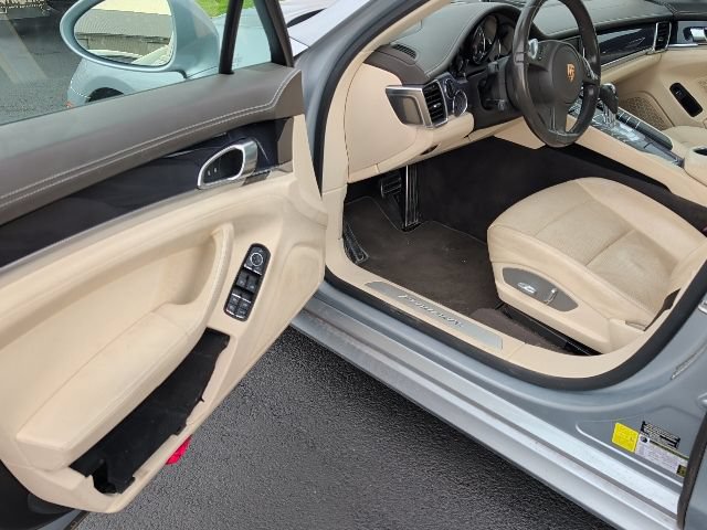 Used 2014 Porsche Panamera RWD image 23