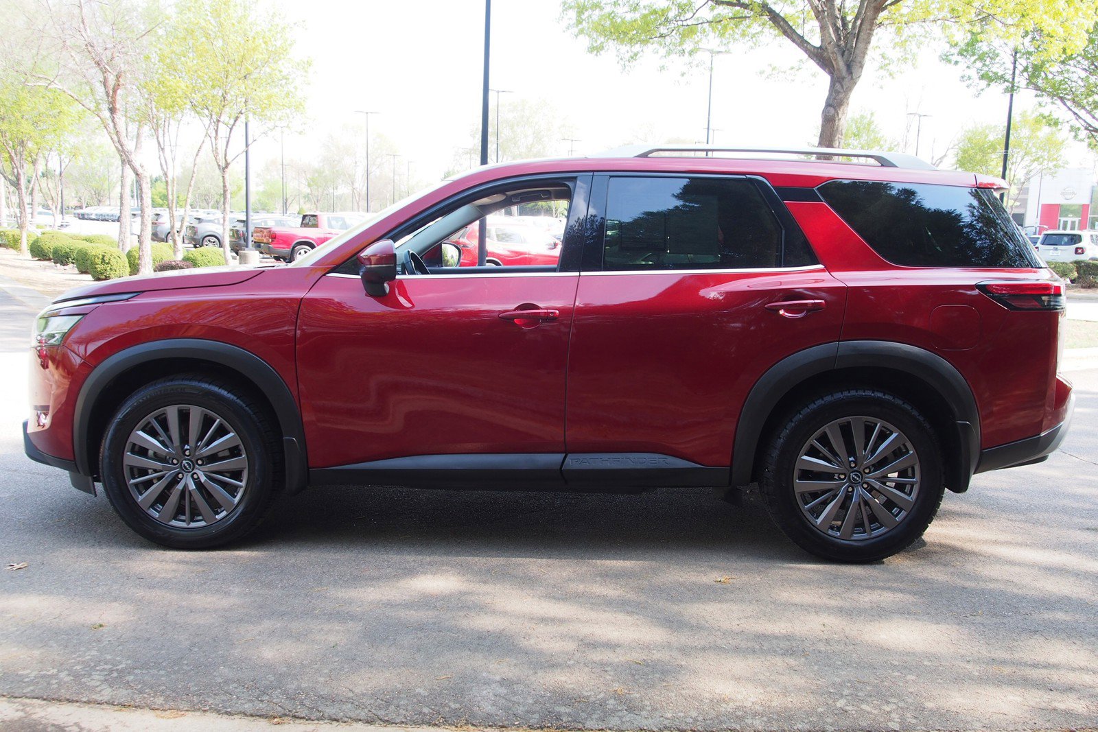 Used 2024 Nissan Pathfinder SL w/ SL Premium Package image 4