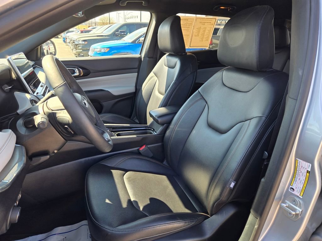 Used 2024 Jeep Compass Limited image 16