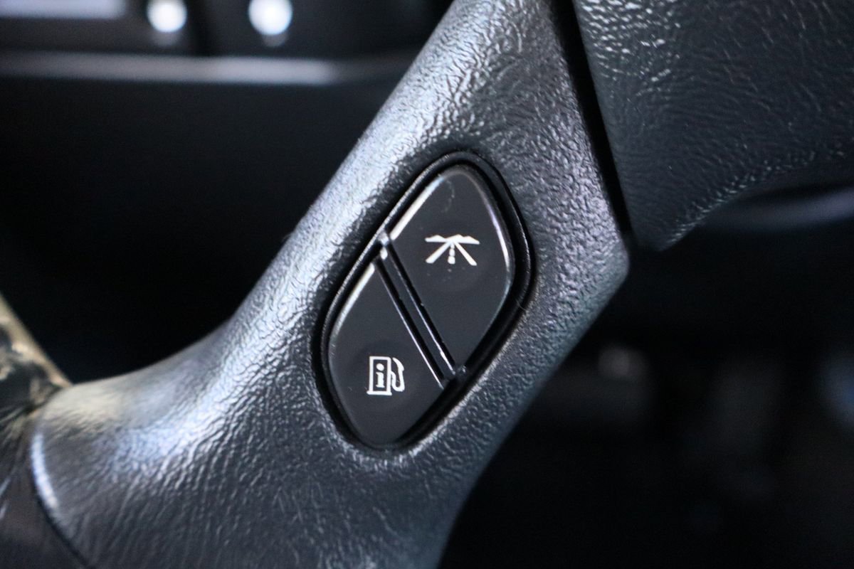 Used 2005 HUMMER H2 SUT w/ Preferred Equipment Group AWD/4WD image 30