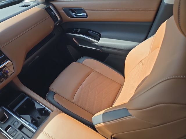 Certified 2025 Nissan Pathfinder Platinum w/ Cargo Package FWD image 16