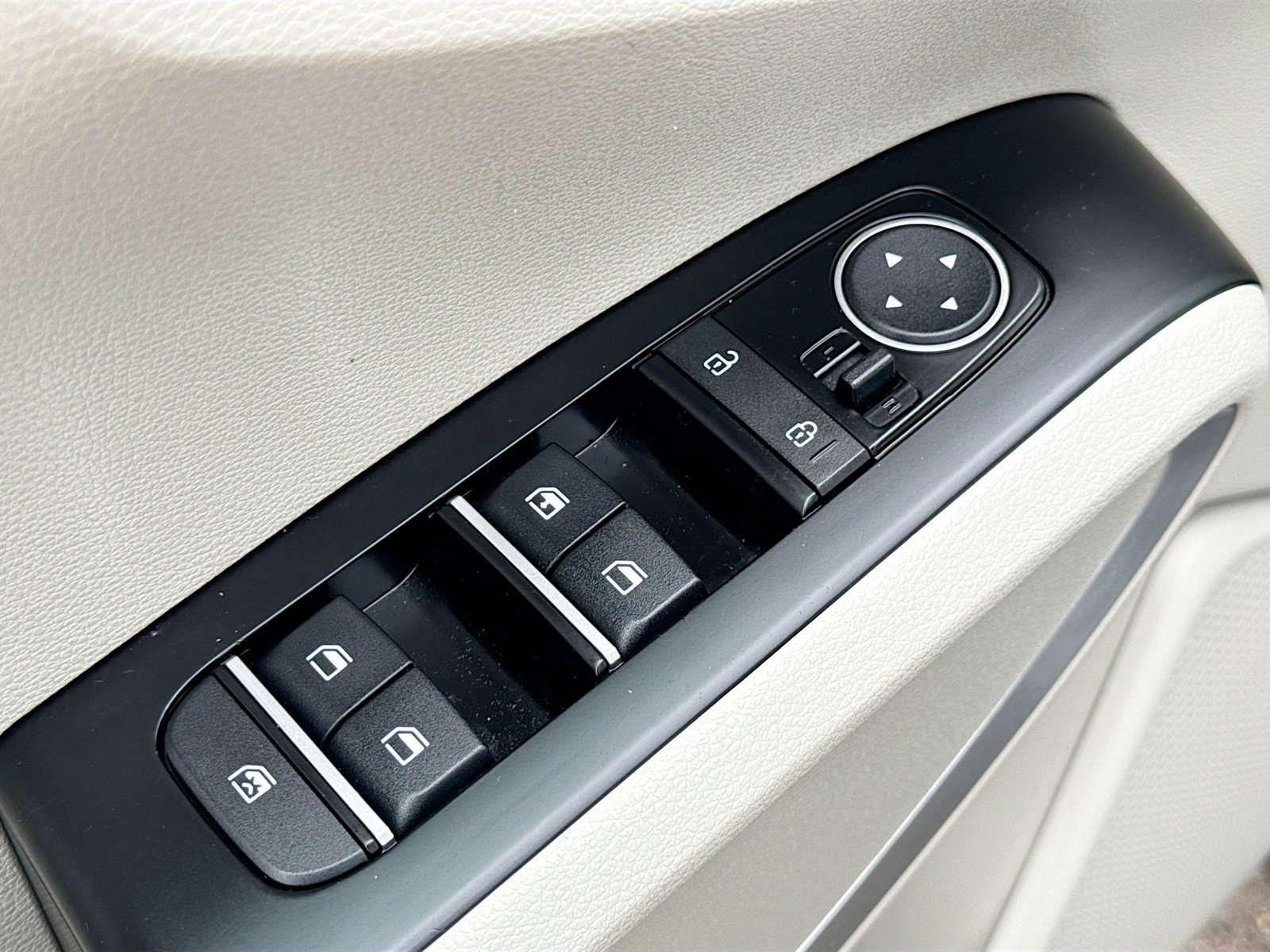 Used 2025 Kia Soul LX image 8