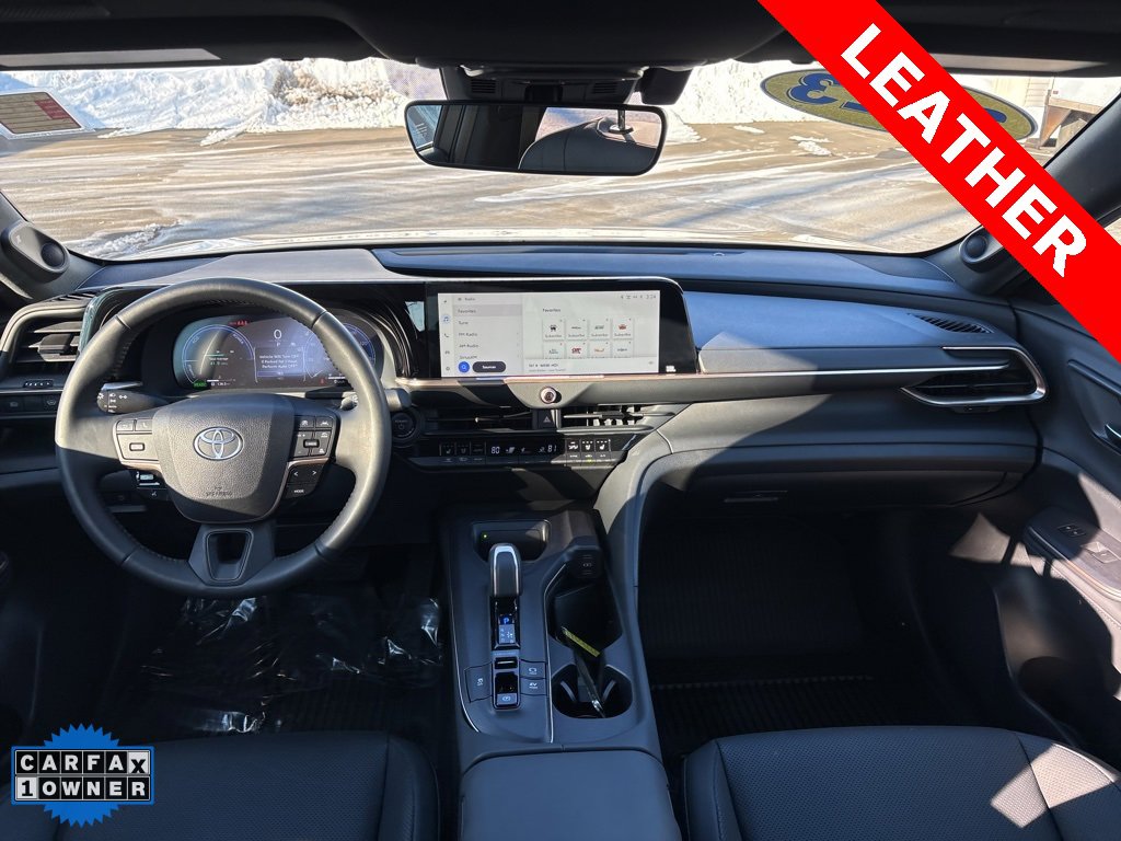 Used 2023 Toyota Crown Limited image 12