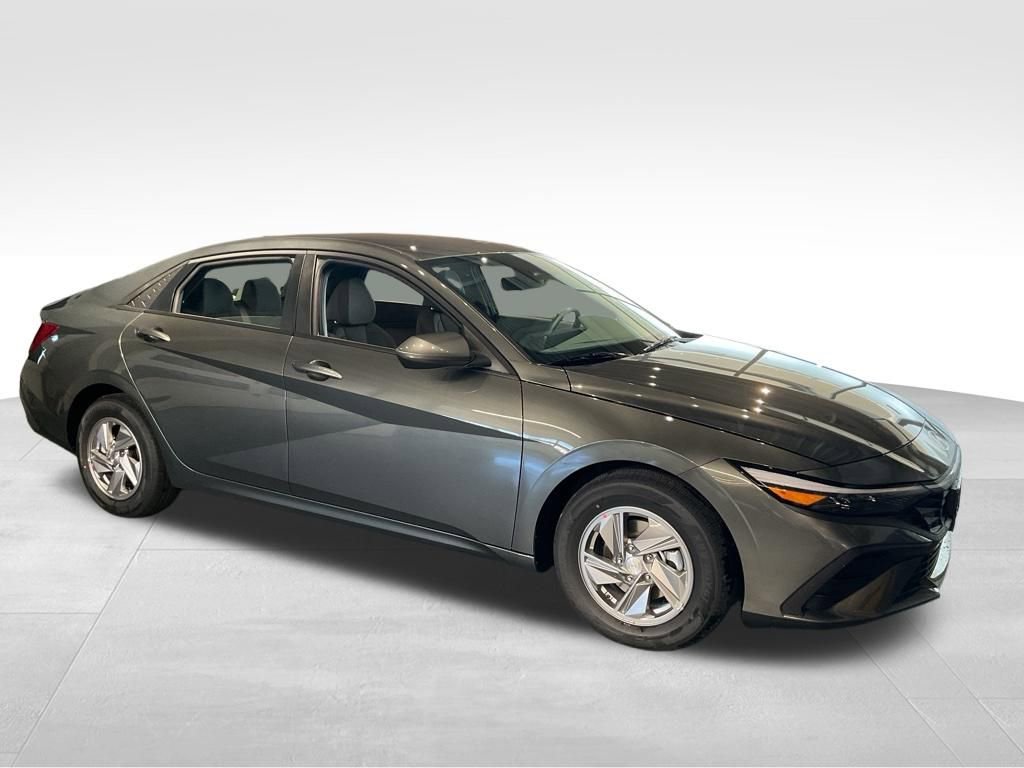 New 2026 Hyundai Elantra SE