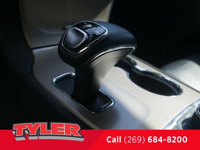 Used 2015 Jeep Grand Cherokee Limited w/ Trailer Tow Group IV AWD/4WD image 34