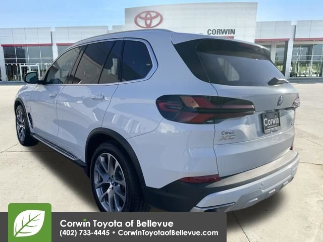 Used 2025 BMW X5 xDrive50e image 3