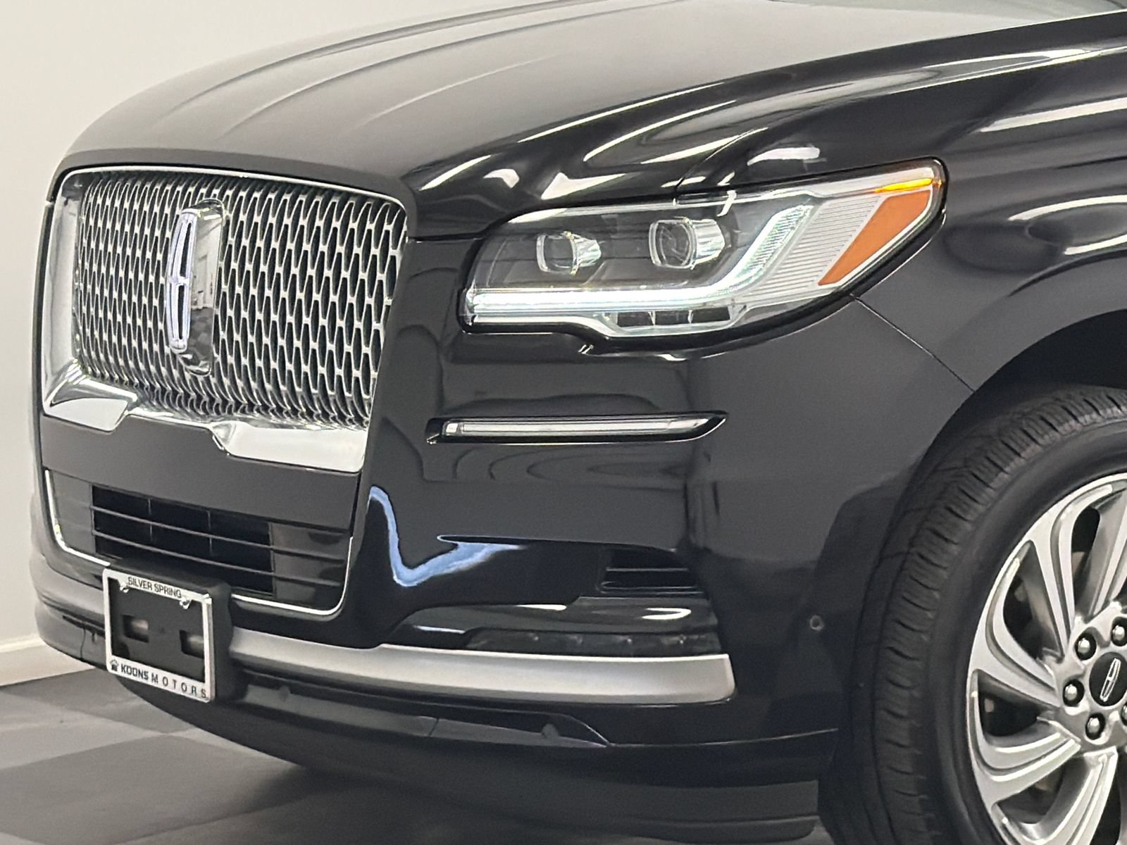 Certified 2024 Lincoln Navigator L Reserve AWD/4WD image 2