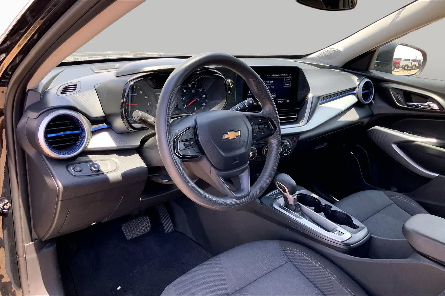 Used 2025 Chevrolet Trax LS FWD image 18