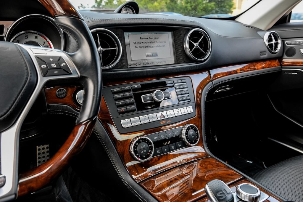 Used 2014 Mercedes-Benz SL 550 image 25