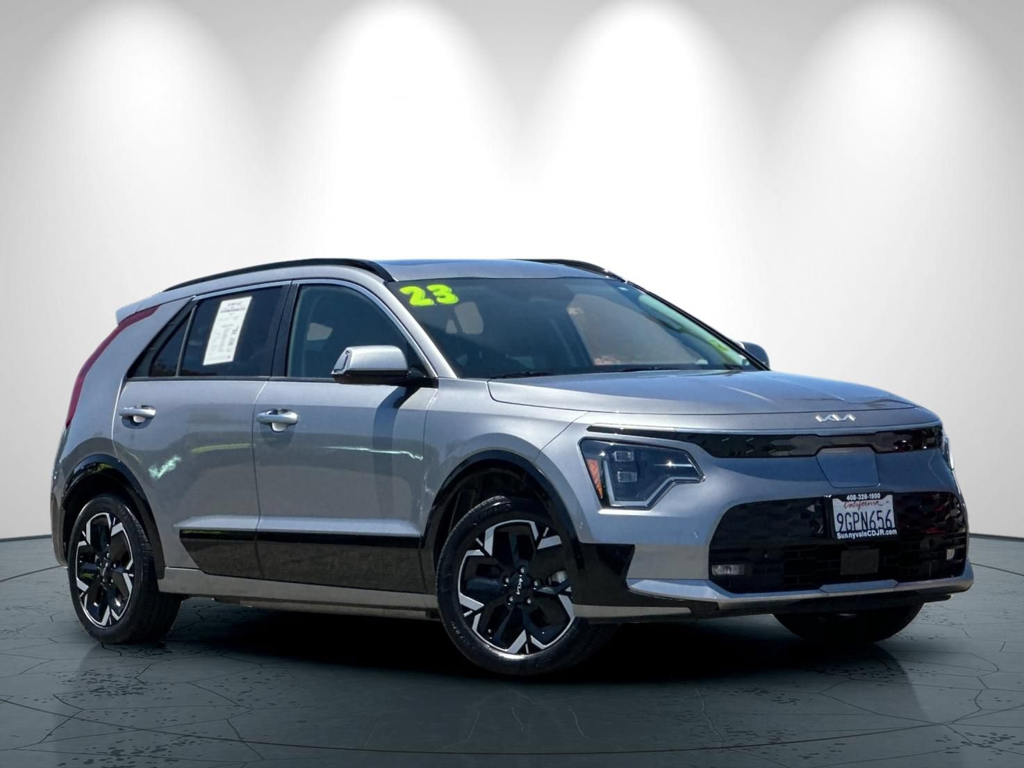 Used 2023 Kia Niro Wave FWD image 2