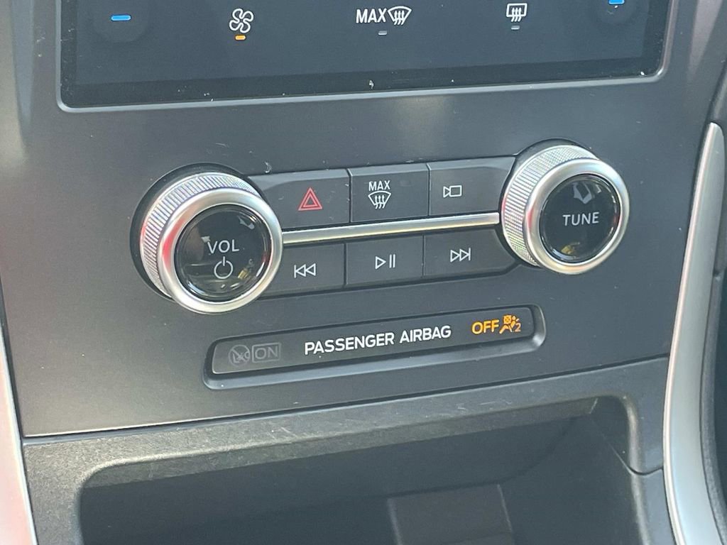 Used 2024 Ford Edge SE w/ Cargo Accessory Package image 19