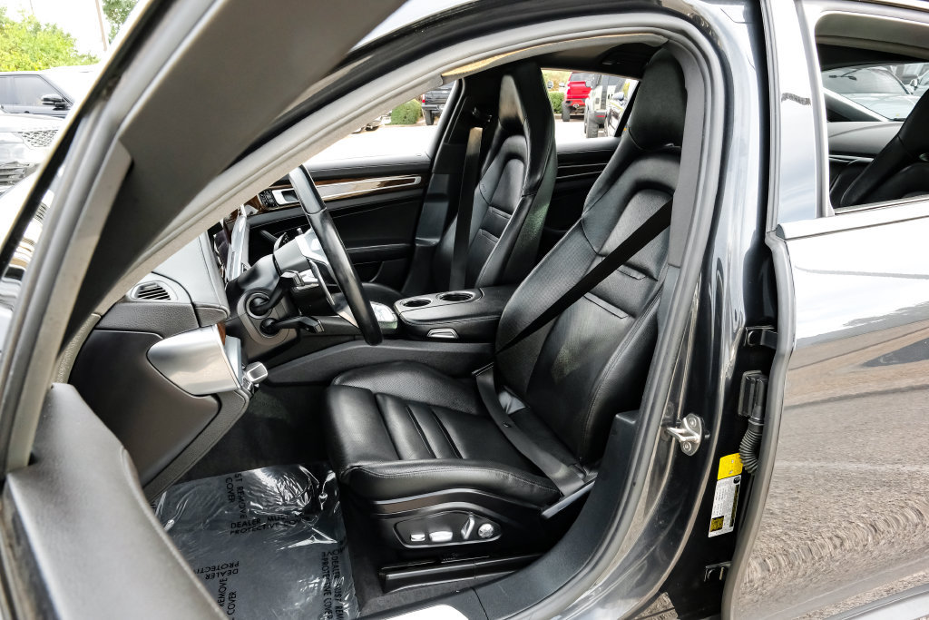 Used 2018 Porsche Panamera 4 AWD/4WD image 40