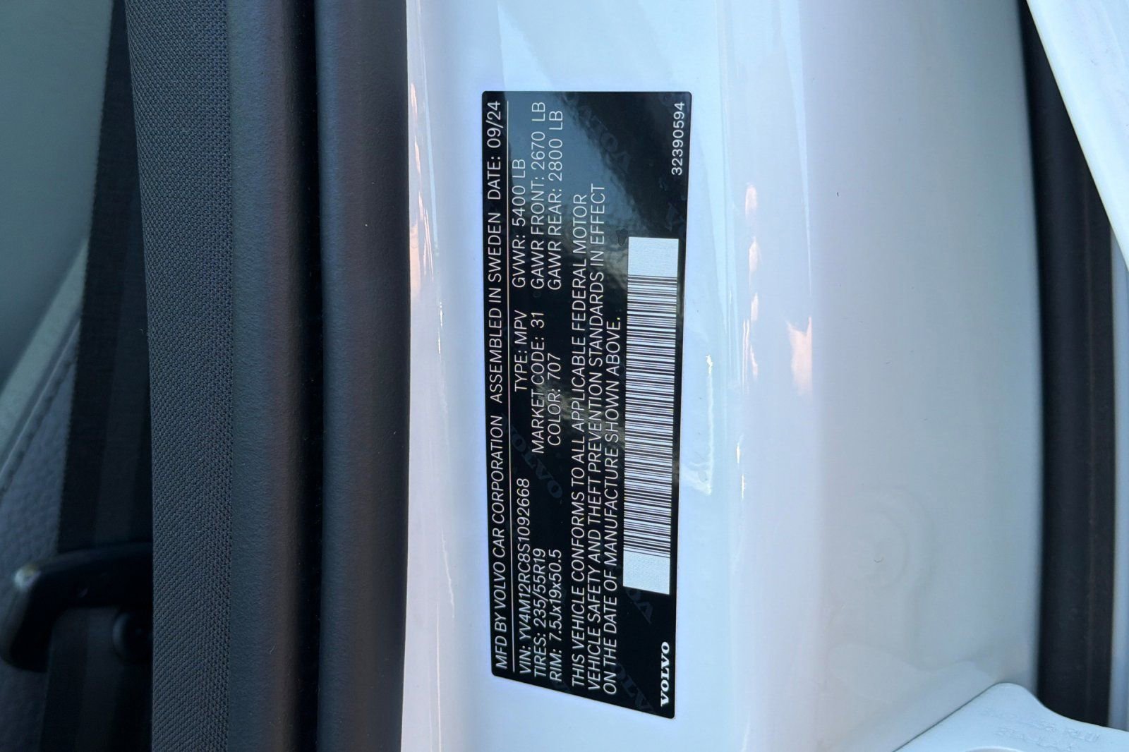 Used 2025 Volvo XC60 B5 Plus AWD/4WD image 33
