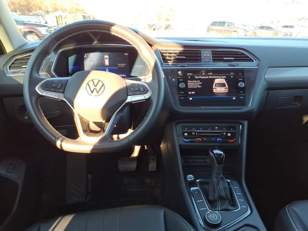 Used 2022 Volkswagen Tiguan SE w/ Panoramic Sunroof Package image 22