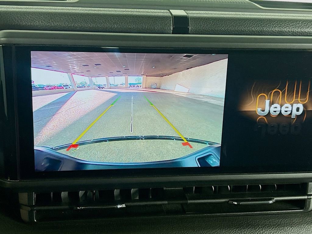 Used 2025 Jeep Gladiator Sport image 15