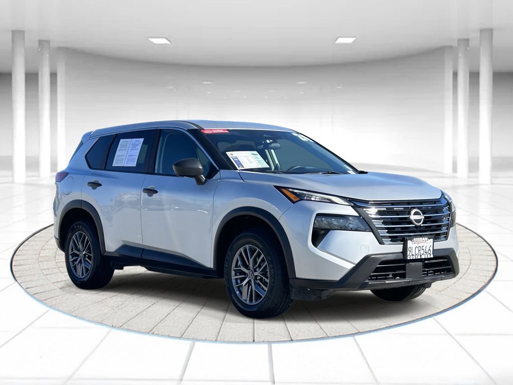 Used 2024 Nissan Rogue S image 5