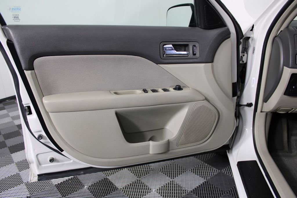 Used 2010 Ford Fusion SE image 11