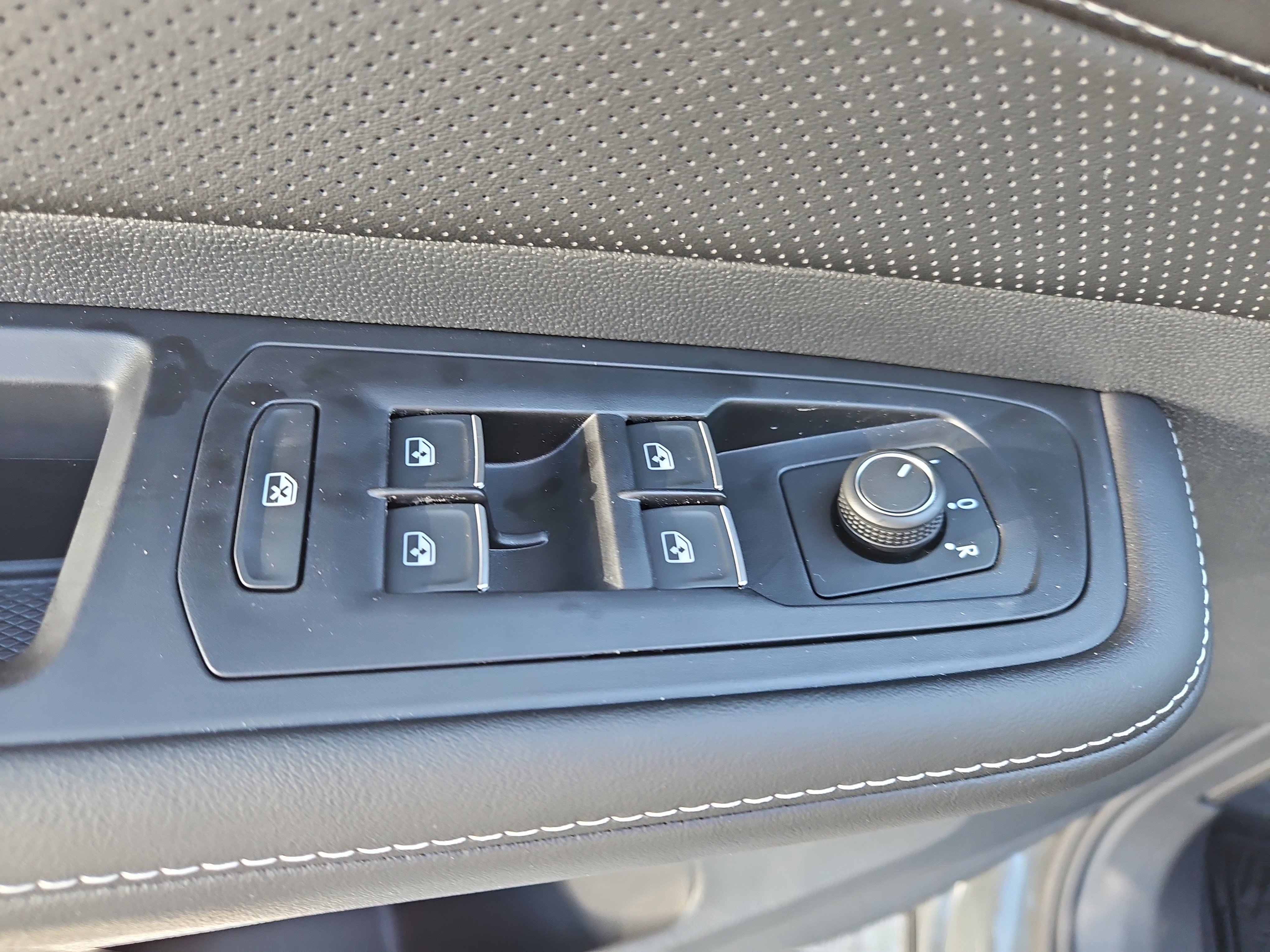 New 2026 Volkswagen Atlas Cross Sport SE image 16