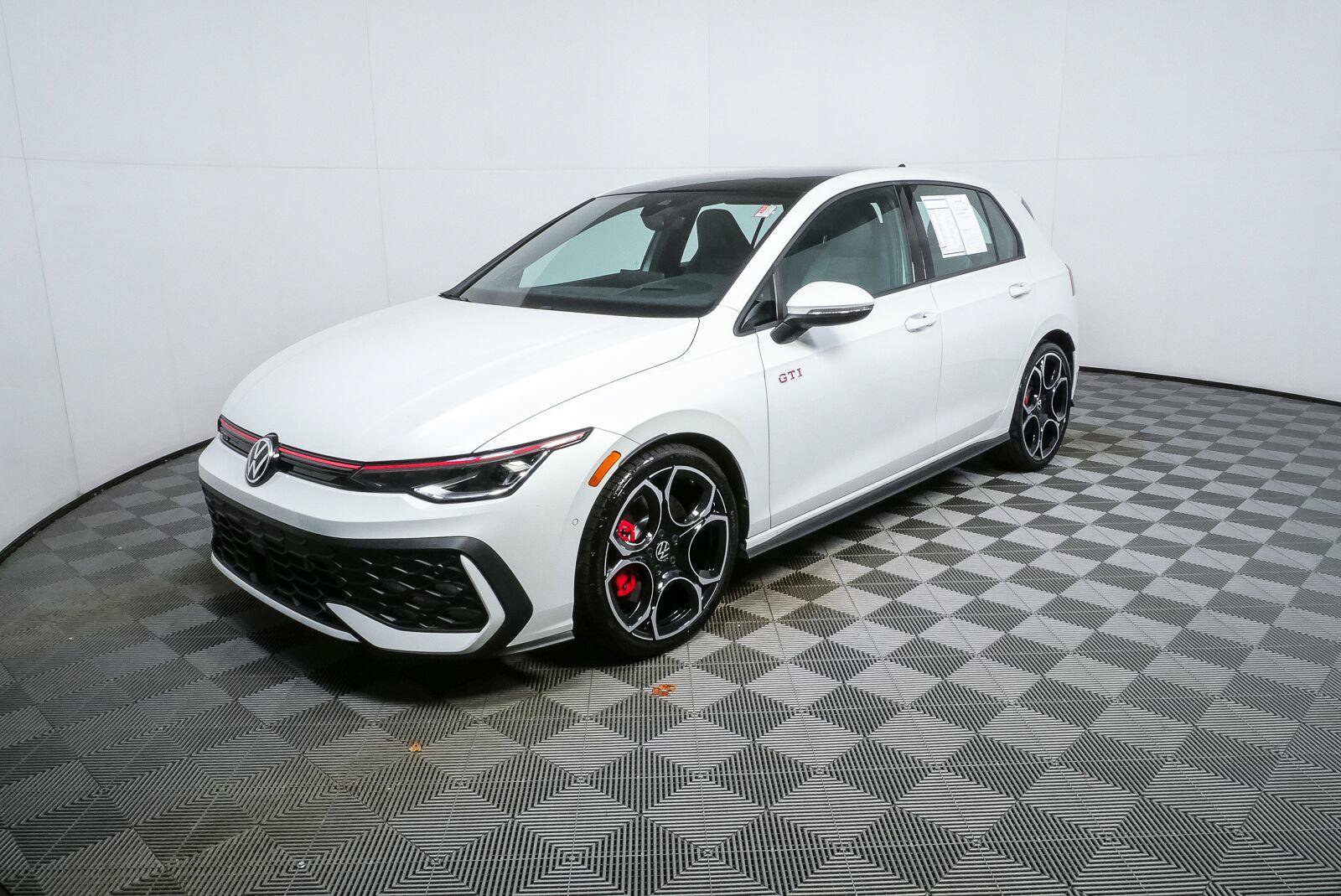 Certified 2025 Volkswagen GTI Autobahn FWD image 34