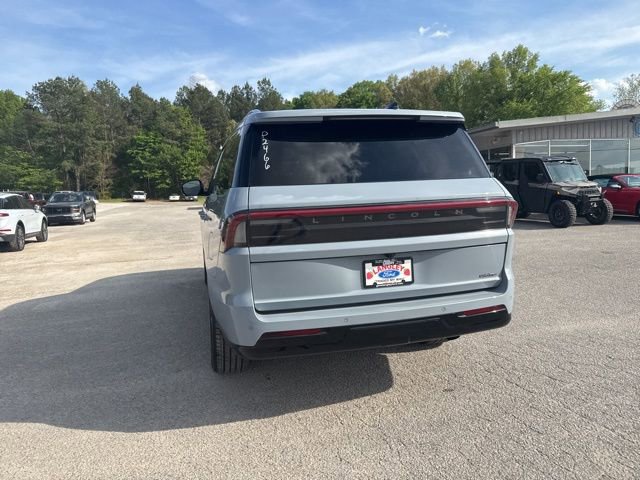 Used 2025 Lincoln Navigator Reserve image 23