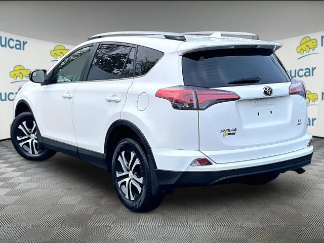 Used 2018 Toyota RAV4 LE AWD/4WD image 2