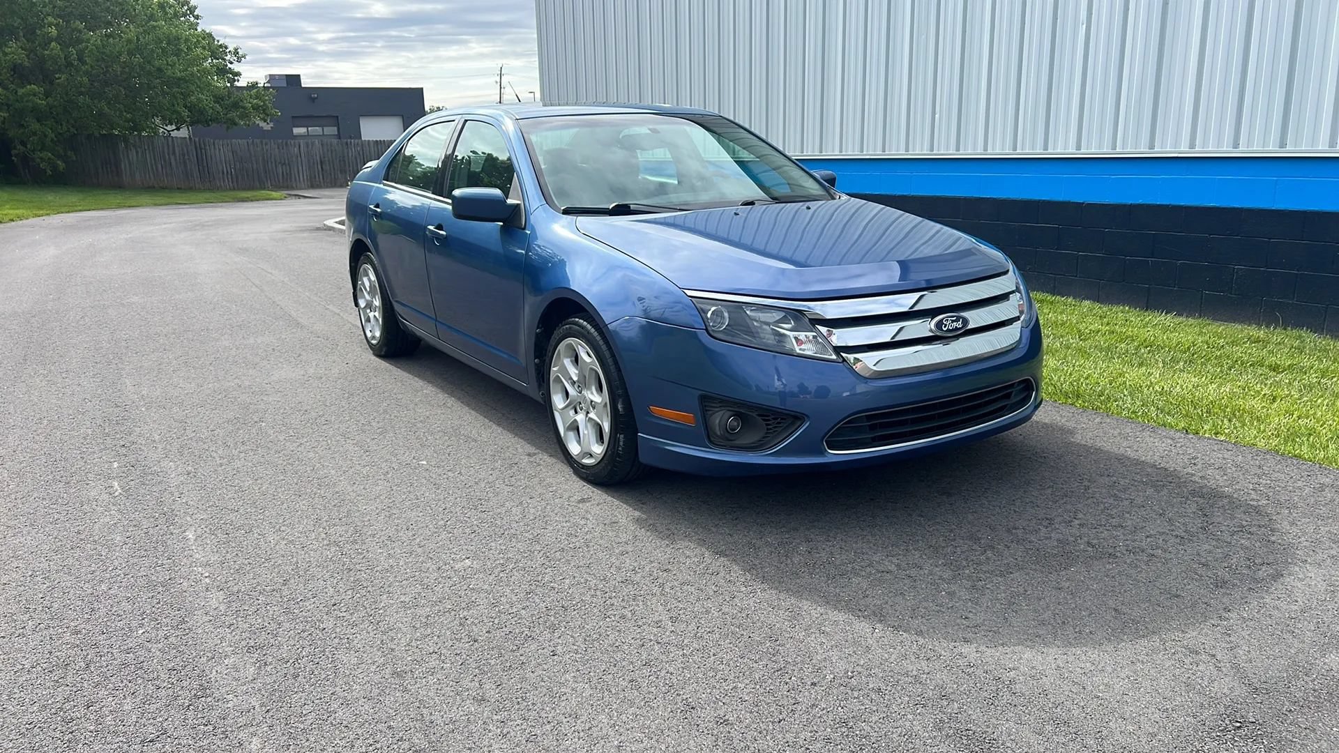 Used 2010 Ford Fusion SE FWD image 3