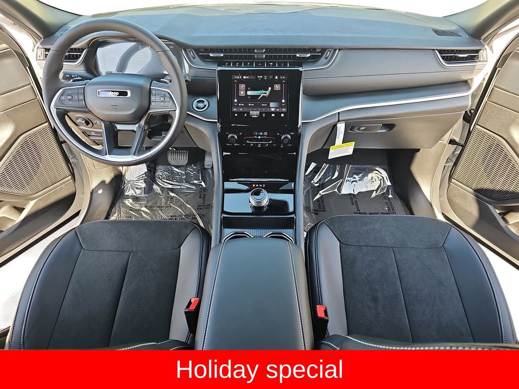 New 2025 Jeep Grand Cherokee Altitude image 9