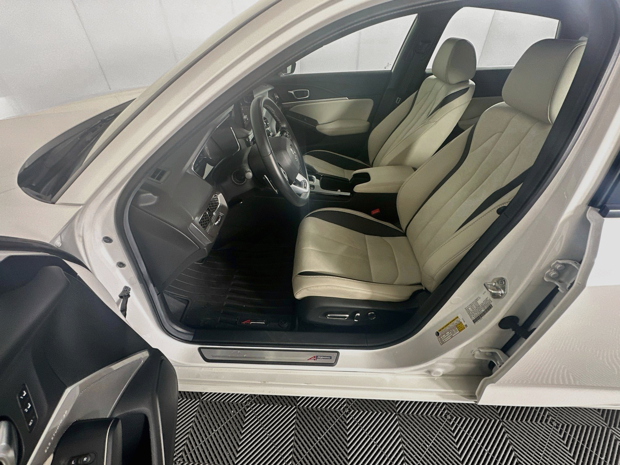 Used 2025 Acura Integra A-Spec w/ Technology Package FWD image 13