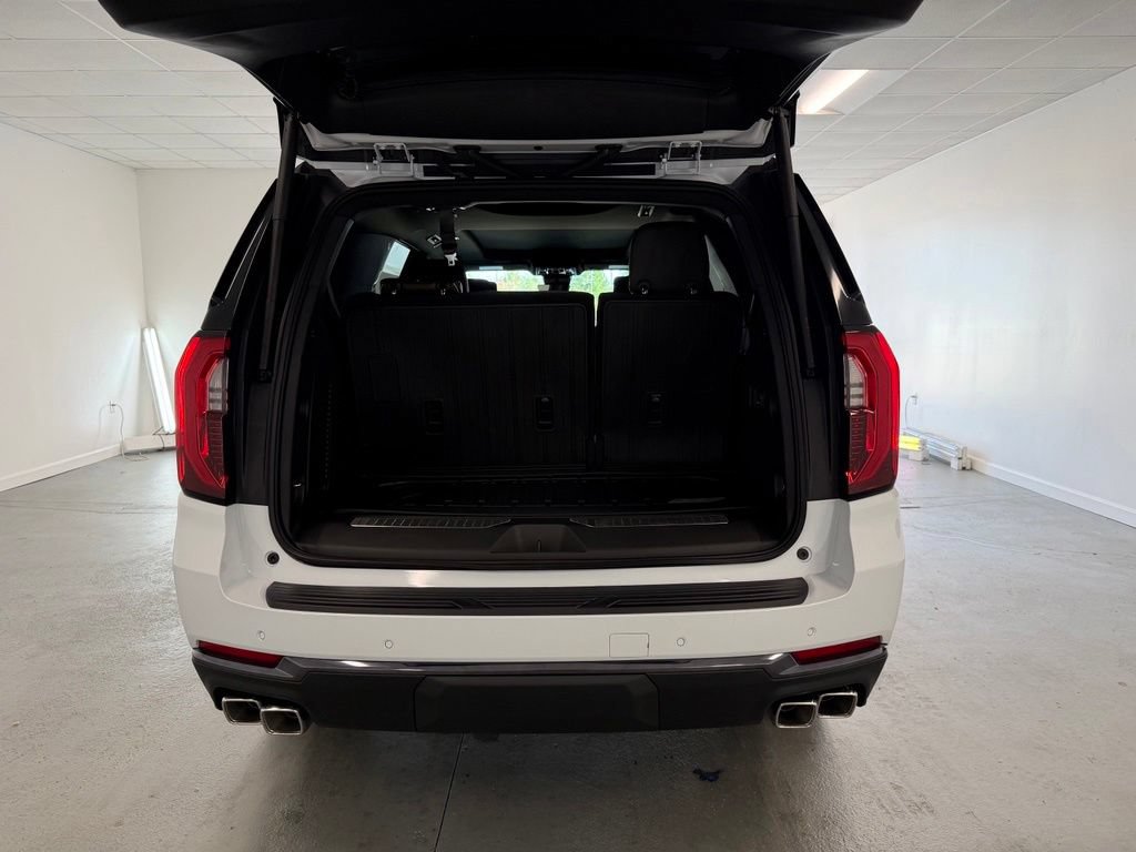 New 2026 GMC Yukon Denali Ultimate w/ LPO, Floor Liner Package AWD/4WD image 7