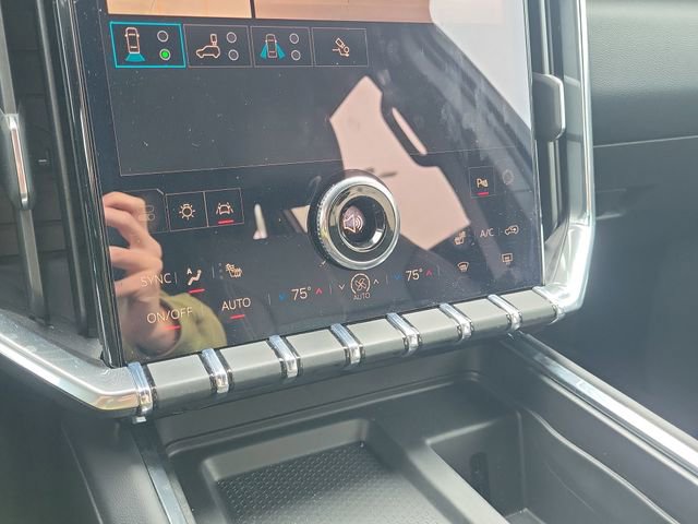 Used 2025 GMC Acadia Elevation w/ Elevation Premium Package FWD image 28