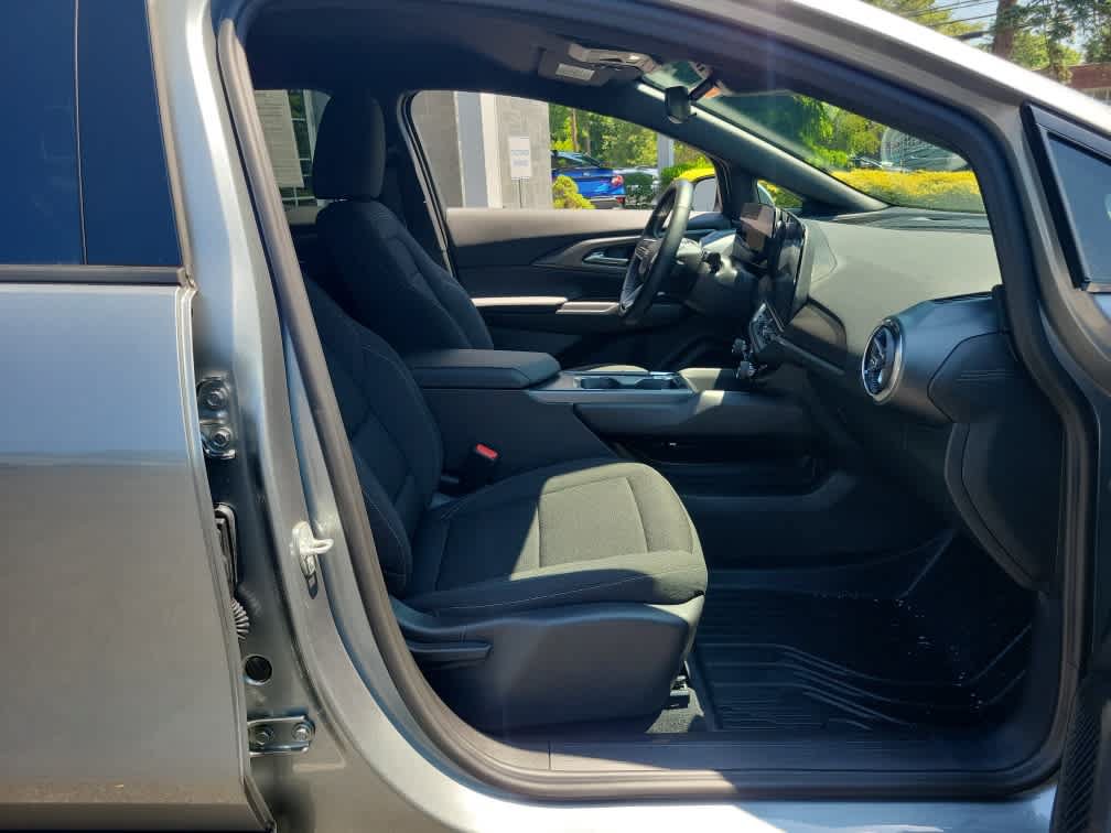 Used 2025 Chevrolet Equinox EV LT w/ Comfort Package AWD/4WD image 27