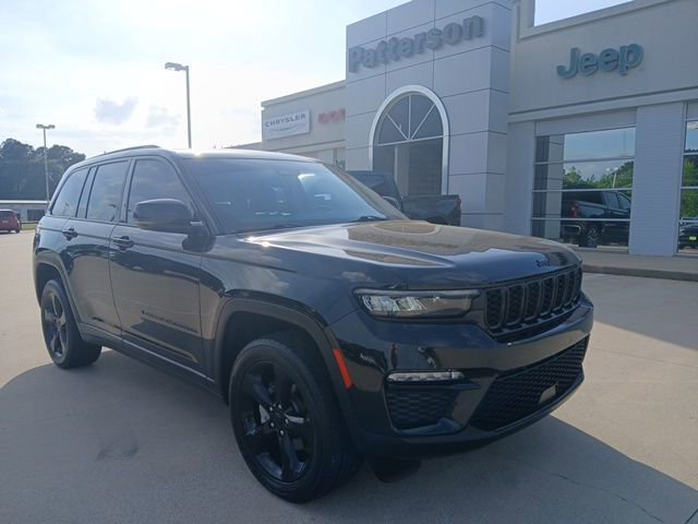 Used 2023 Jeep Grand Cherokee Limited w/ Black Appearance Package AWD/4WD image 1