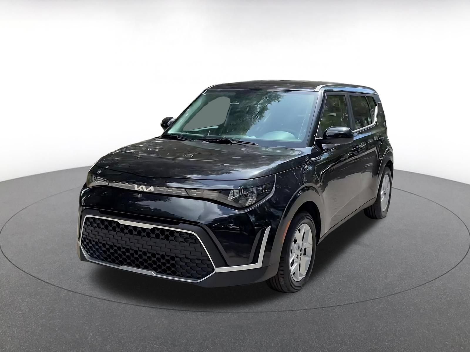 Used 2025 Kia Soul LX w/ LX Technology Package FWD image 6