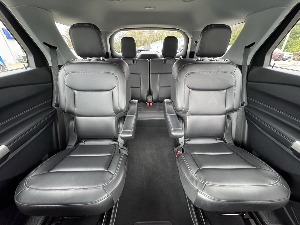 Used 2022 Ford Explorer XLT w/ Equipment Group 202A image 18