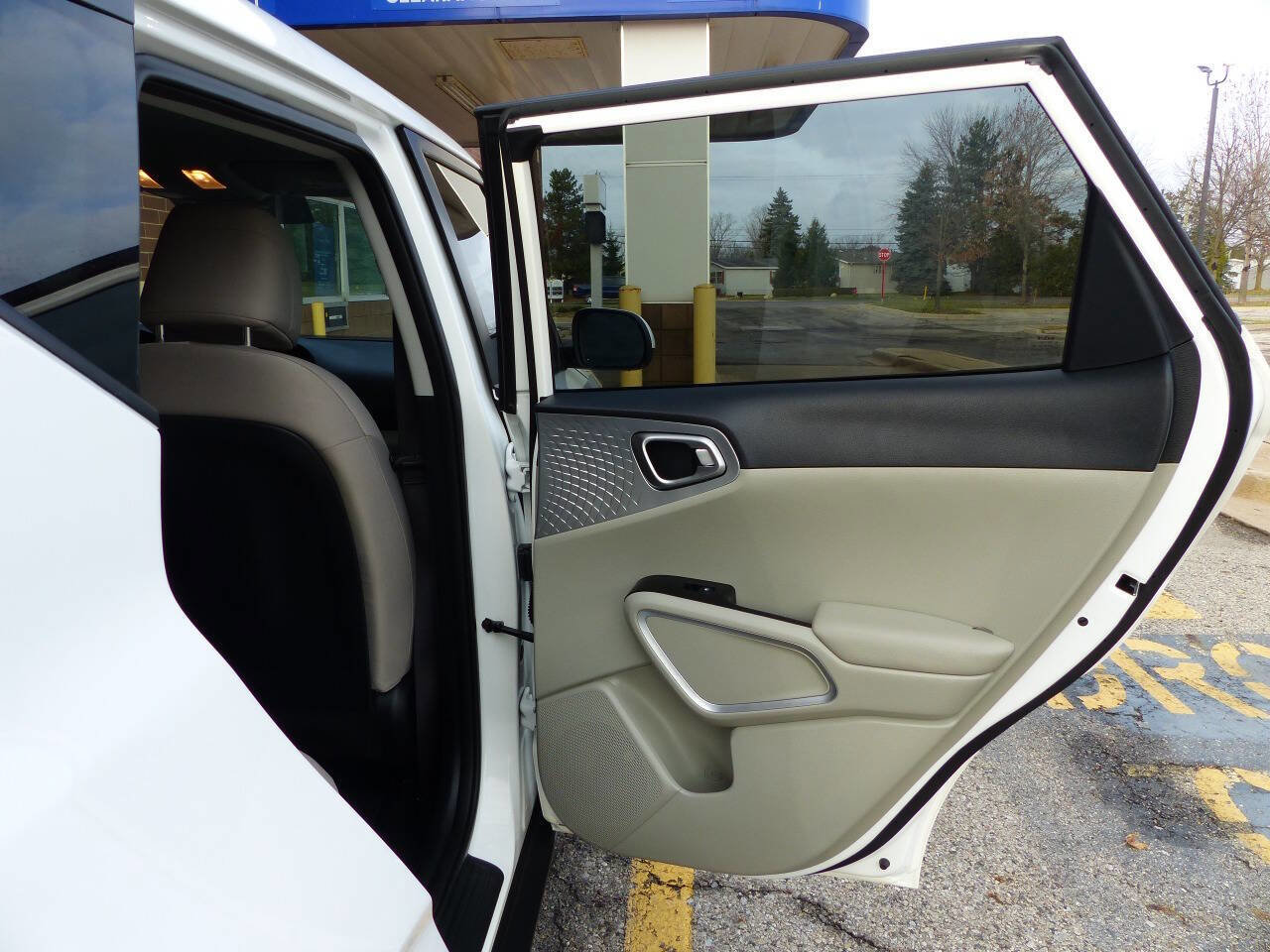 Used 2022 Kia Soul LX FWD image 35