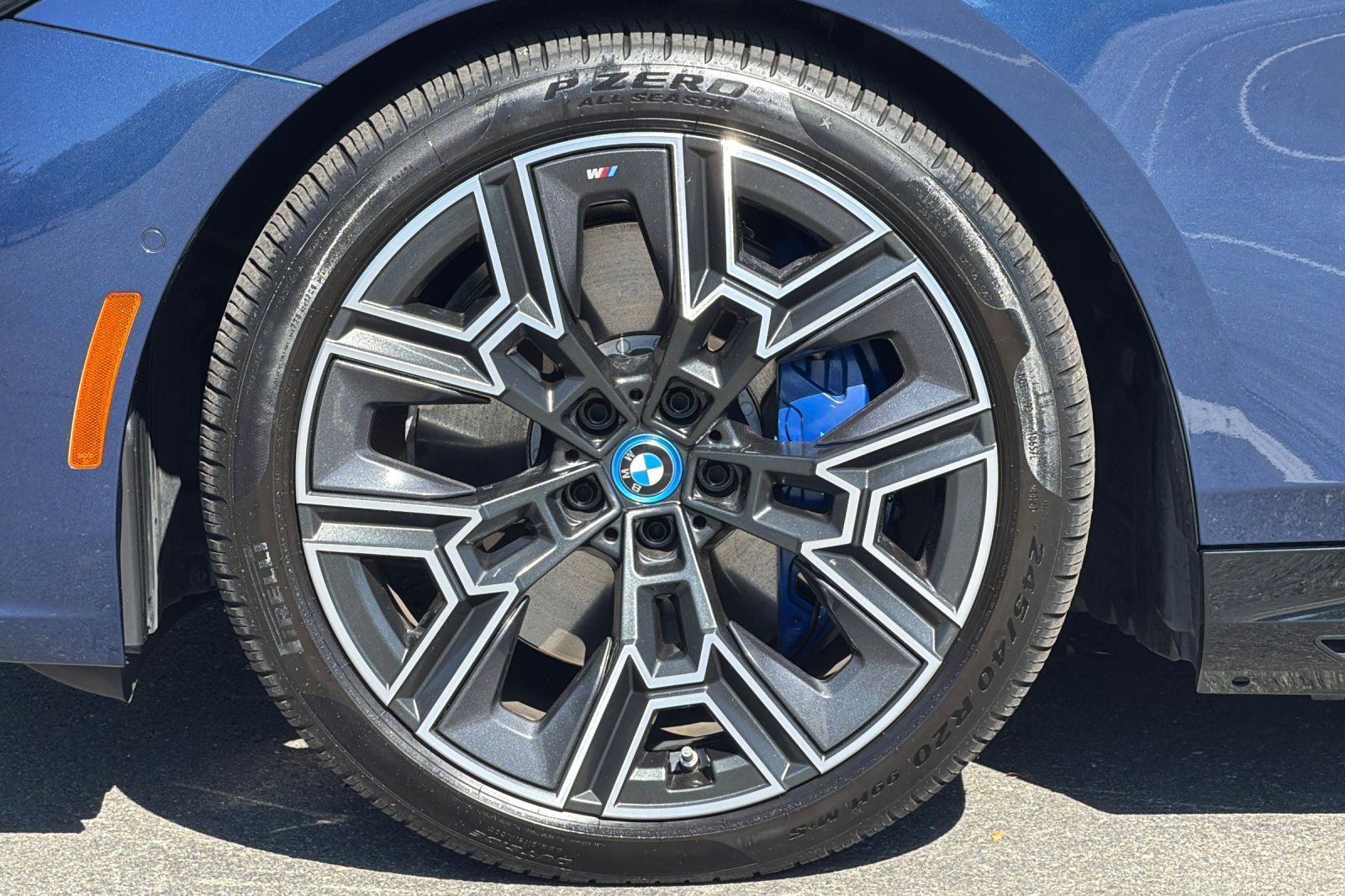 Used 2025 BMW i5 xDrive40 w/ Executive Package image 38