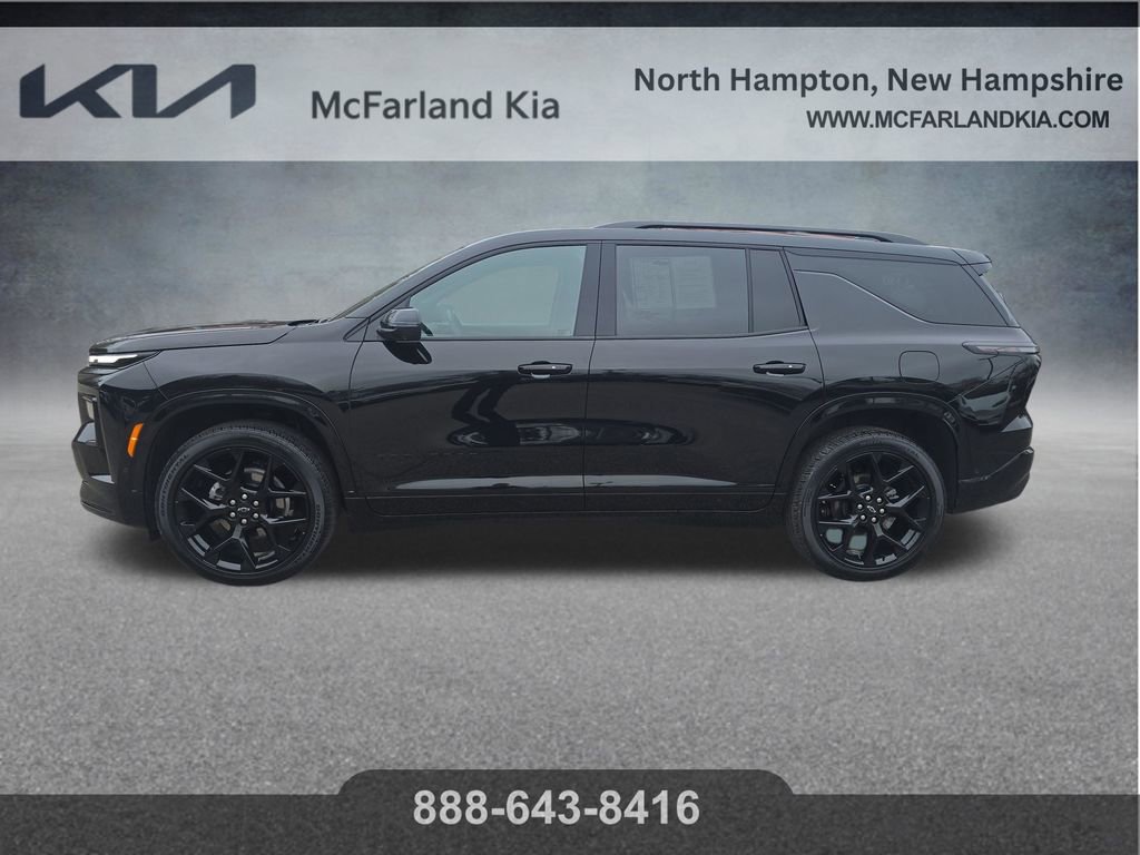 Used 2025 Chevrolet Traverse RS image 3