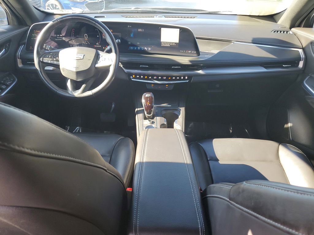 Used 2024 Cadillac XT4 Premium Luxury image 11