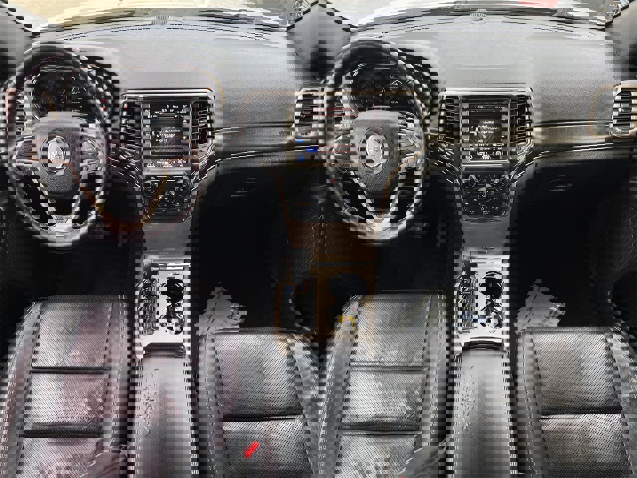 Used 2017 Jeep Grand Cherokee Limited w/ Luxury Group II image 9